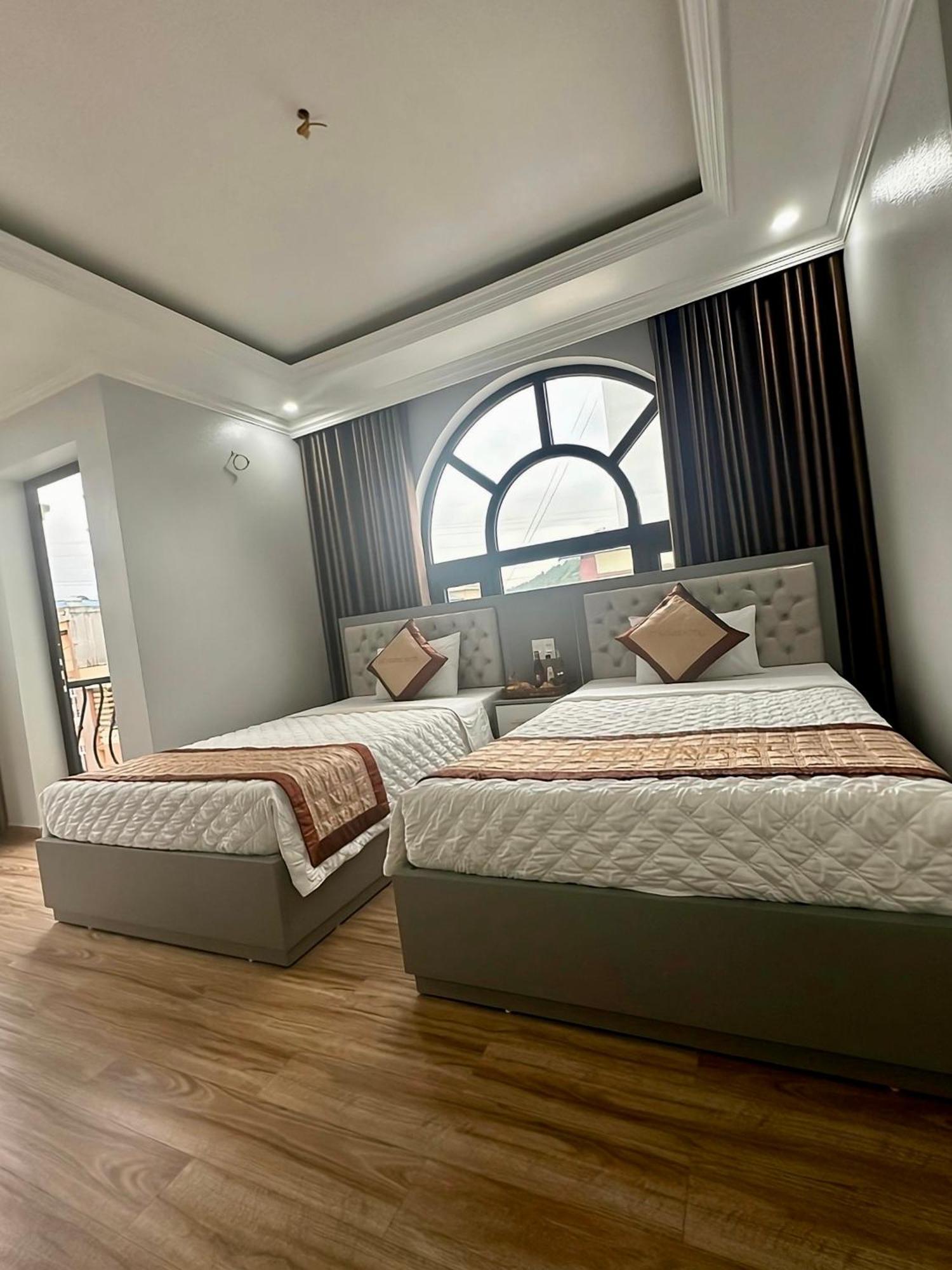 Viet Hoang Hotel Ha Long Bagian luar foto