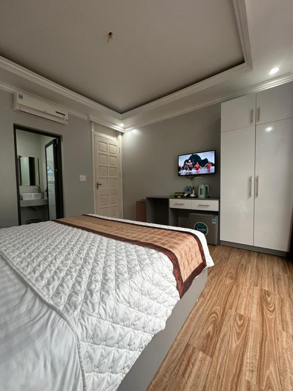 Viet Hoang Hotel Ha Long Bagian luar foto