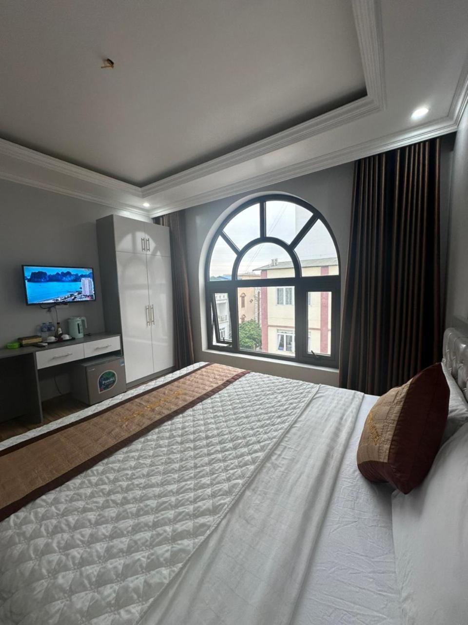 Viet Hoang Hotel Ha Long Bagian luar foto